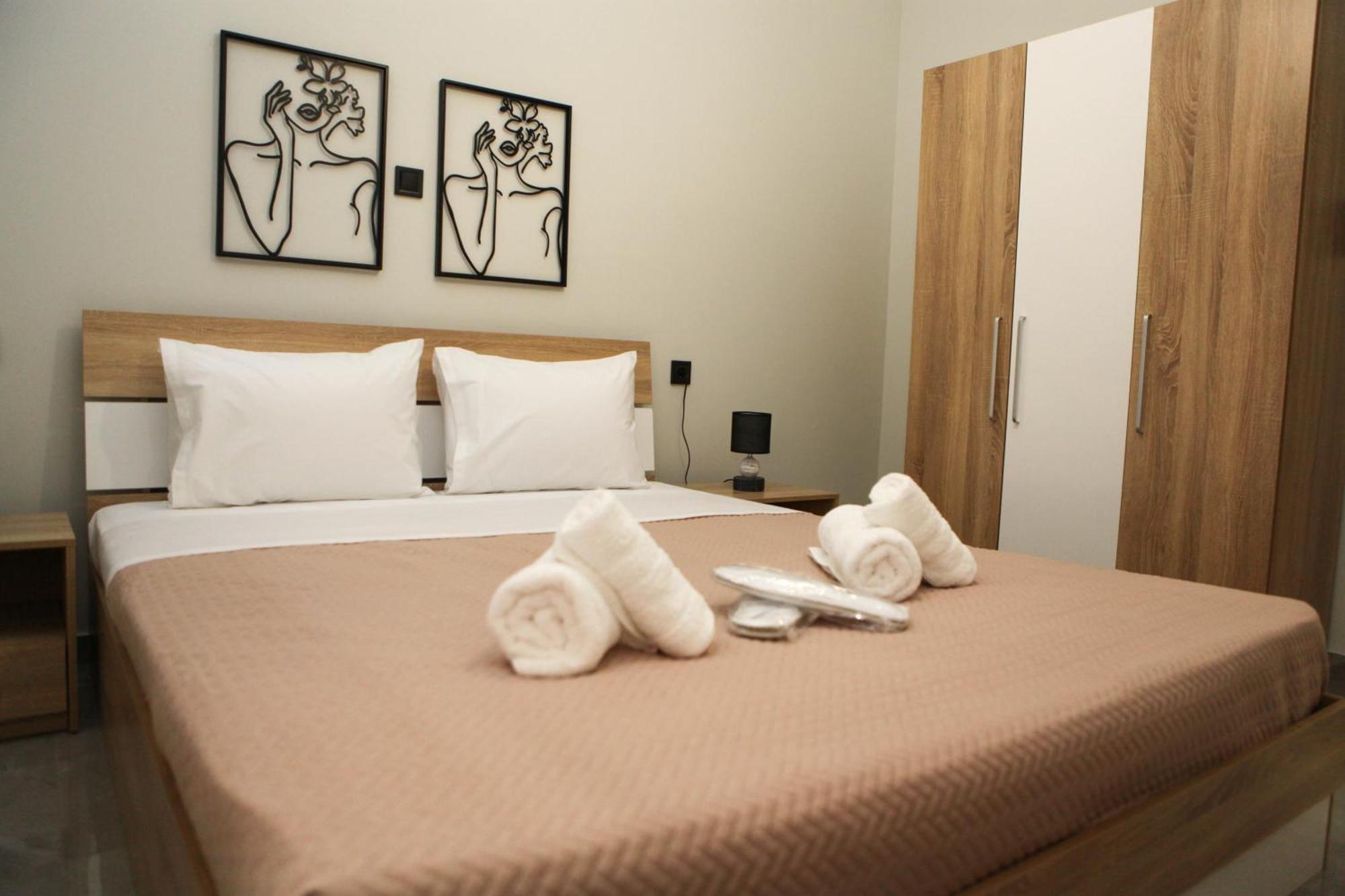 Golden Living Apartment Hriszúpoli Kültér fotó